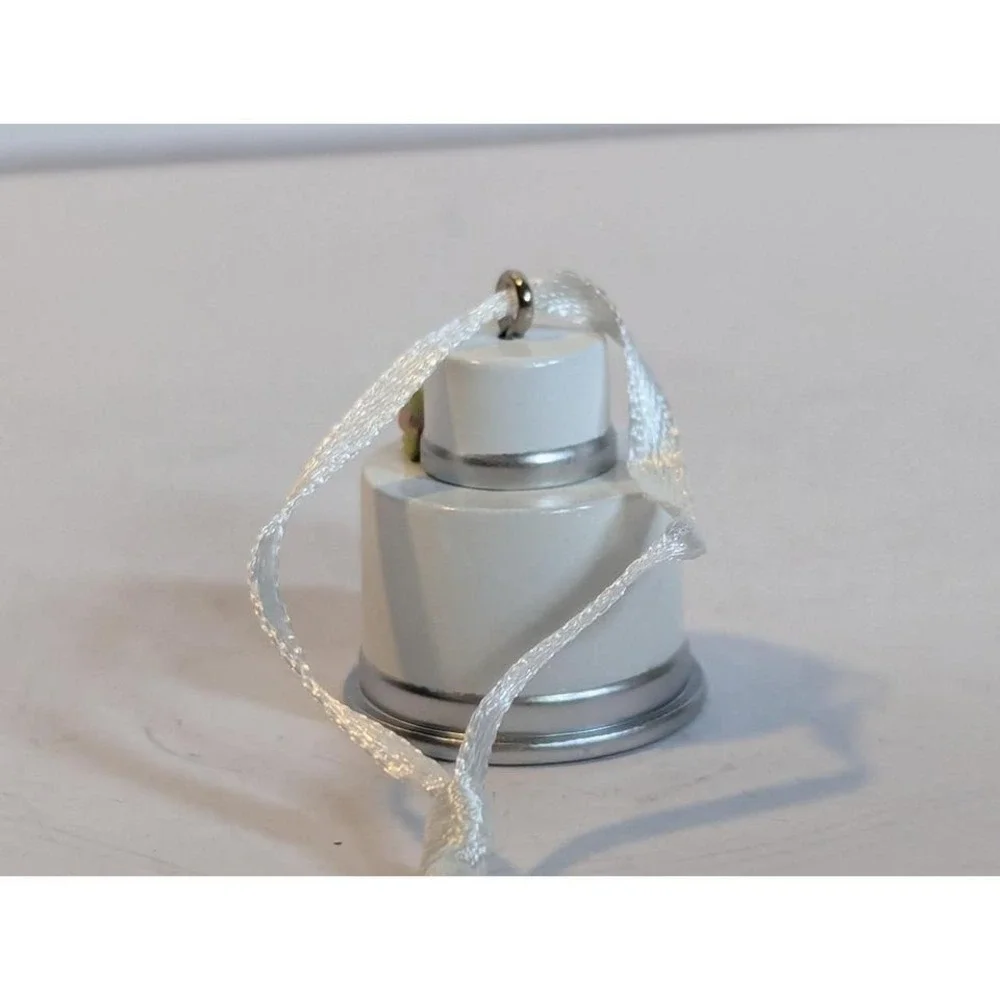 Hallmark Keepsake Cute‎ Lil Cake Ornament